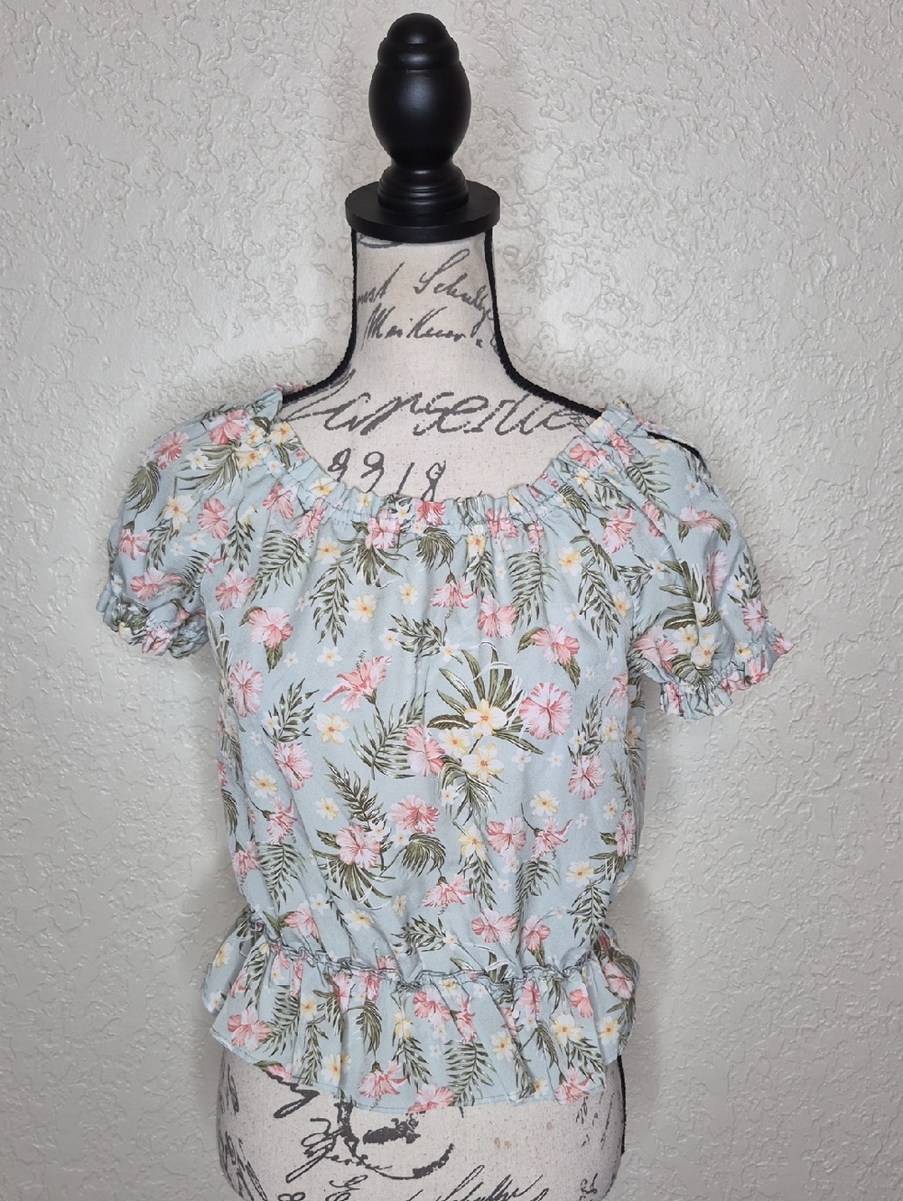 Amy Byer Cold Shoulder Multicolored Floral Top Size‎ XL (16) Juniors